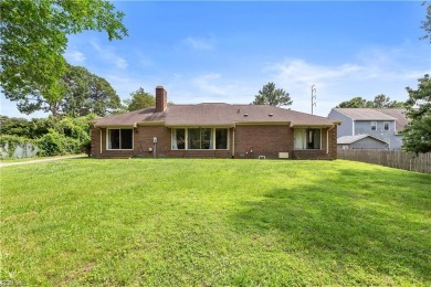 Welcome to spacious living with this custom-built home. This is on The Woodlands Golf Course in Virginia - for sale on GolfHomes.com, golf home, golf lot