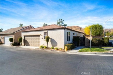 This cozy move-in ready home is just across the away from the on Hemet Golf Club in California - for sale on GolfHomes.com, golf home, golf lot