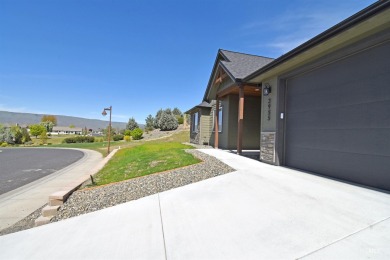 Everything you've dreamed of in a one level is in THIS new on Lewiston Golf and Country Club in Idaho - for sale on GolfHomes.com, golf home, golf lot
