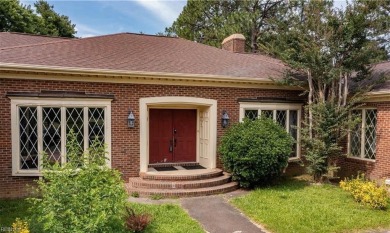 Welcome to spacious living with this custom-built home. This is on The Woodlands Golf Course in Virginia - for sale on GolfHomes.com, golf home, golf lot