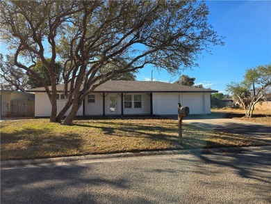 Cute 3/2/2 in the coveted Subdivision of Little Bay Shores! on Rockport Country Club in Texas - for sale on GolfHomes.com, golf home, golf lot
