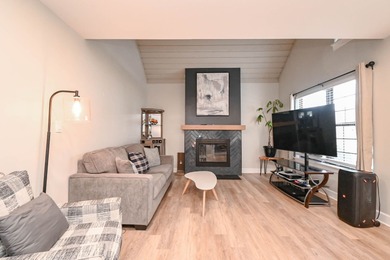 FULLY UPDATED!! 2-bedroom + loft, 2-bath home in the highly on Heather Ridge Golf Club in Illinois - for sale on GolfHomes.com, golf home, golf lot