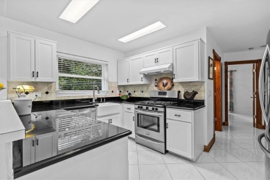 Welcome to your private oasis in the heart of Tarpon Springs! on Tarpon Springs Golf Course in Florida - for sale on GolfHomes.com, golf home, golf lot