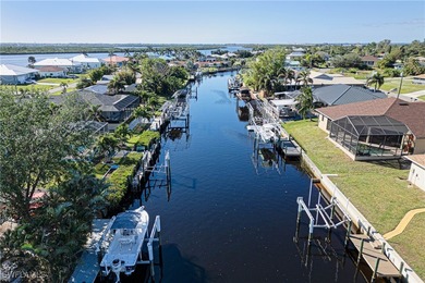 NO HURRICANE OR WATER DAMAGE! PRIVATE BOAT DOCK WITH LIFT. NO on Deep Creek Golf Club in Florida - for sale on GolfHomes.com, golf home, golf lot