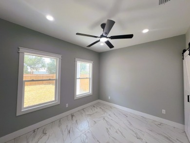 This adorable brand new three-bedroom home is perfect for your on Lamar Golf Course in Texas - for sale on GolfHomes.com, golf home, golf lot