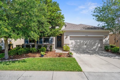 Beautiful Hernando Oaks Golf and Country Club. 2 bedroom plus a on Hernando Oaks Golf and Country Club in Florida - for sale on GolfHomes.com, golf home, golf lot