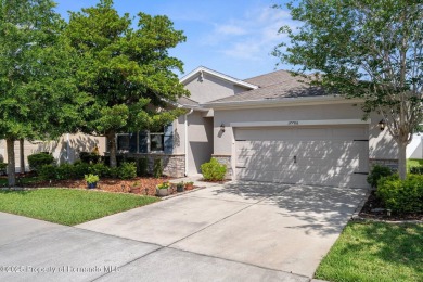 Beautiful Hernando Oaks Golf and Country Club. 2 bedroom plus a on Hernando Oaks Golf and Country Club in Florida - for sale on GolfHomes.com, golf home, golf lot