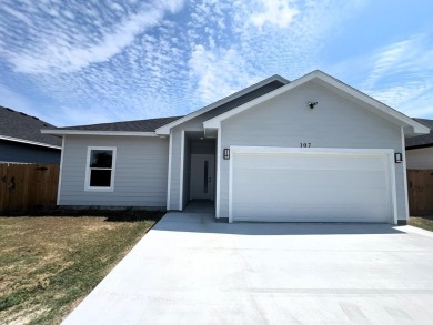 This adorable brand new three-bedroom home is perfect for your on Lamar Golf Course in Texas - for sale on GolfHomes.com, golf home, golf lot