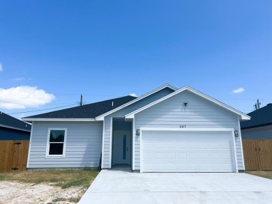 This adorable brand new three-bedroom home is perfect for your on Lamar Golf Course in Texas - for sale on GolfHomes.com, golf home, golf lot