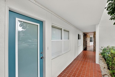 Seller is ready to make a deal - offering closing concessions on Wynmoor Golf Course in Florida - for sale on GolfHomes.com, golf home, golf lot