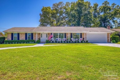 *Golfer's Dream Home*.  4 Bedroom, 2 & 1/2 Bath Home w Circular on Scenic Hills Country Club in Florida - for sale on GolfHomes.com, golf home, golf lot