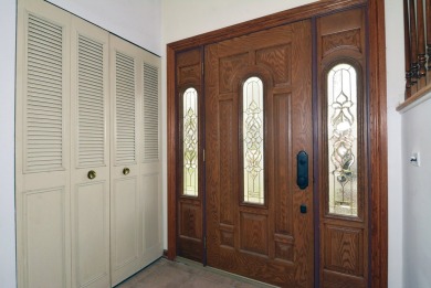 You will be impressed by the welcome this home provides for you on Twin Lakes Golf Course in Illinois - for sale on GolfHomes.com, golf home, golf lot