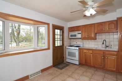 You will be impressed by the welcome this home provides for you on Twin Lakes Golf Course in Illinois - for sale on GolfHomes.com, golf home, golf lot