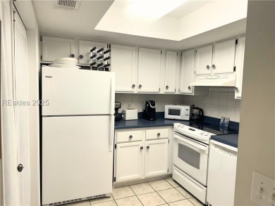 Airy and Bright with High Ceilings- 2 Bed/2 Bath 2nd-floor on Palmetto Dunes Golf Course and Resort in South Carolina - for sale on GolfHomes.com, golf home, golf lot