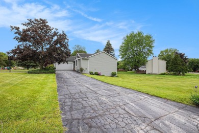 If you've been waiting for an ideal ranch to become available in on The Fountains Golf Club in Michigan - for sale on GolfHomes.com, golf home, golf lot