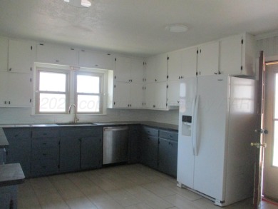 Very nice property with updated bathrooms and flooring in the on Amarillo Country Club in Texas - for sale on GolfHomes.com, golf home, golf lot