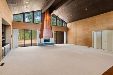 Welcome to this stunning home built in 1978, offering a spacious on Valdosta Country Club in Georgia - for sale on GolfHomes.com, golf home, golf lot