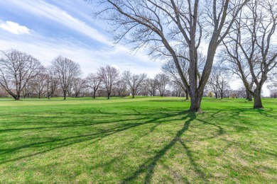 LOCATION * UPDATED * CORNER UNIT! Updated and spacious 3 bedroom on Old Orchard Country Club, Inc. in Illinois - for sale on GolfHomes.com, golf home, golf lot