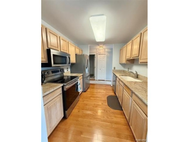 Absolutely perfect! Lovely 3 bedroom, 3 full bath ranch condo on The Captains Club At Woodfield in Michigan - for sale on GolfHomes.com, golf home, golf lot