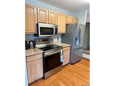 Absolutely perfect! Lovely 3 bedroom, 3 full bath ranch condo on The Captains Club At Woodfield in Michigan - for sale on GolfHomes.com, golf home, golf lot