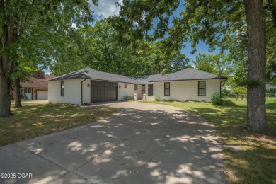 Welcome to this spacious one level 2,500 square foot home on Briarbrook Golf Course in Missouri - for sale on GolfHomes.com, golf home, golf lot