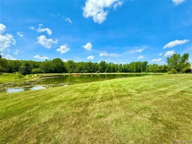 Absolutely perfect! Lovely 3 bedroom, 3 full bath ranch condo on The Captains Club At Woodfield in Michigan - for sale on GolfHomes.com, golf home, golf lot