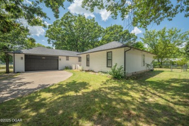 Welcome to this spacious one level 2,500 square foot home on Briarbrook Golf Course in Missouri - for sale on GolfHomes.com, golf home, golf lot