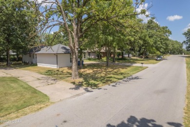 Welcome to this spacious one level 2,500 square foot home on Briarbrook Golf Course in Missouri - for sale on GolfHomes.com, golf home, golf lot