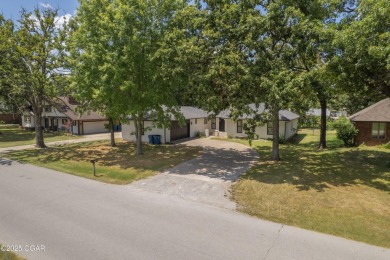 Welcome to this spacious one level 2,500 square foot home on Briarbrook Golf Course in Missouri - for sale on GolfHomes.com, golf home, golf lot