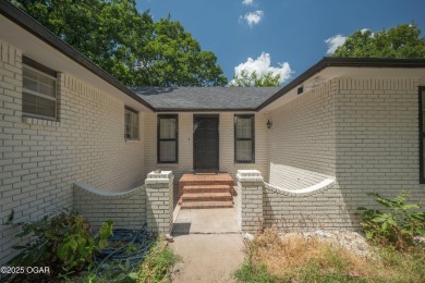 Welcome to this spacious one level 2,500 square foot home on Briarbrook Golf Course in Missouri - for sale on GolfHomes.com, golf home, golf lot