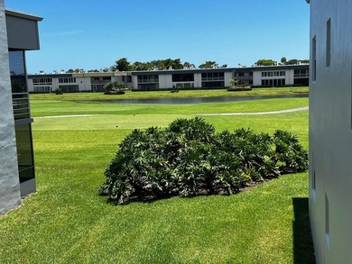 Updated 1BR/1.1/2 BA Condo in meticulously maintained Normandy D on  in Florida - for sale on GolfHomes.com, golf home, golf lot