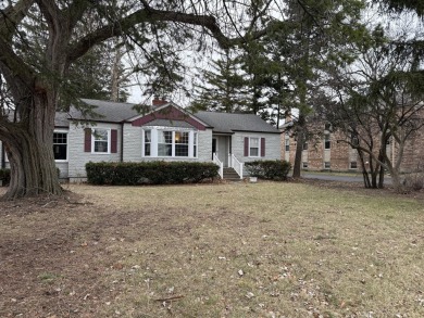 Investor special, short sale, sold as-is. Ranch home has on White Pines Golf Course in Illinois - for sale on GolfHomes.com, golf home, golf lot