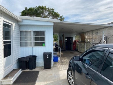 Come checkout this great 2 bedroom 2 bathroom home right by the on Riverbend Golf and Country Club in Florida - for sale on GolfHomes.com, golf home, golf lot