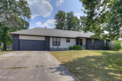 Move-in ready and full of charm! This beautifully maintained on Briarbrook Golf Course in Missouri - for sale on GolfHomes.com, golf home, golf lot