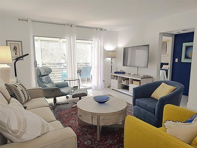 2/2 LUXURY MODEL IN PRESTIGIOUS ARUBA VILLAGE! BLDG HAS NO on Wynmoor Golf Course in Florida - for sale on GolfHomes.com, golf home, golf lot