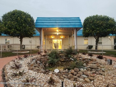 ***PRICE REDUCTION***CHARMING 3-BEDROOM HOME located in the on Brookridge Country Club in Florida - for sale on GolfHomes.com, golf home, golf lot