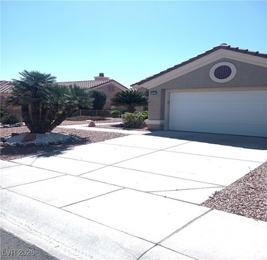 Fully updated Reno model with rare split bedrooms in Sun City on Highland Falls Golf Club in Nevada - for sale on GolfHomes.com, golf home, golf lot