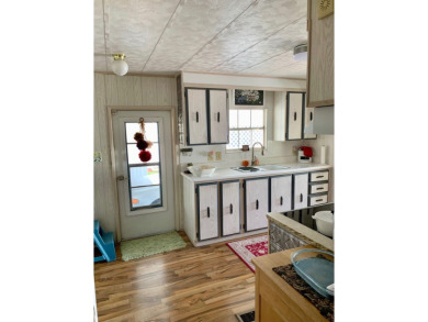 Price reduced, motivated seller. This 2-bedroom, 2-bath mobile on Plantation Golf Club in Florida - for sale on GolfHomes.com, golf home, golf lot