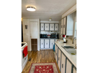 Price reduced, motivated seller. This 2-bedroom, 2-bath mobile on Plantation Golf Club in Florida - for sale on GolfHomes.com, golf home, golf lot