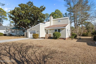 What a deal! Welcome to this 3-bedroom, 2-bath contemporary on Harbour Point Golf Club in North Carolina - for sale on GolfHomes.com, golf home, golf lot