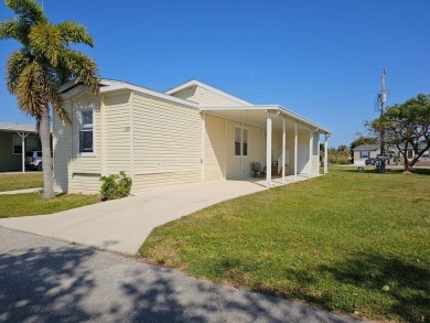 NO DAMAGES FROM HURRICANES! MOVE IN READY CONDITION! Freshly on Sabal Springs Golf and Racquet Club in Florida - for sale on GolfHomes.com, golf home, golf lot