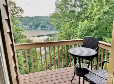 GREAT RENTAL HISTORY on this recently renovated townhome with a on Rumbling Bald Resort on Lake Lure in North Carolina - for sale on GolfHomes.com, golf home, golf lot