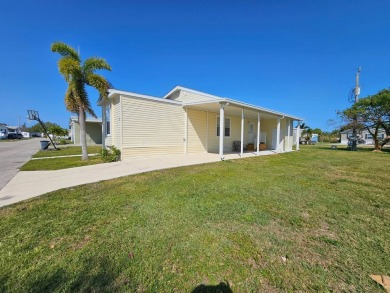 NO DAMAGES FROM HURRICANES! MOVE IN READY CONDITION! Freshly on Sabal Springs Golf and Racquet Club in Florida - for sale on GolfHomes.com, golf home, golf lot