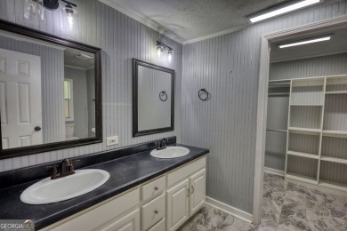 Charming 3-bedroom, 2-bath home in the desirable Turtle Cove on Turtle Cove Golf Course in Georgia - for sale on GolfHomes.com, golf home, golf lot