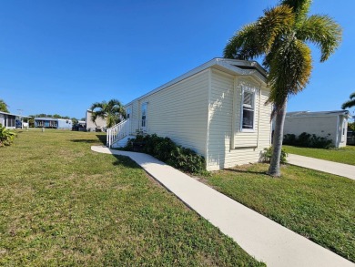 NO DAMAGES FROM HURRICANES! MOVE IN READY CONDITION! Freshly on Sabal Springs Golf and Racquet Club in Florida - for sale on GolfHomes.com, golf home, golf lot