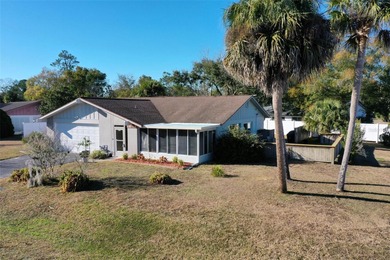 Do you like to play Golf? Are you looking for a place in a quiet on Palm Harbor Golf Club in Florida - for sale on GolfHomes.com, golf home, golf lot