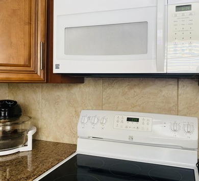 Beautiful re-done 1st floor unit in 55 plus adult community of on Kings Point Golf -Flanders Way in Florida - for sale on GolfHomes.com, golf home, golf lot