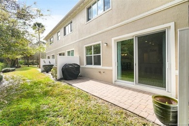 Beautifully maintained END-UNIT townhouse in a GATED community on Heritage Ridge Golf Club in Florida - for sale on GolfHomes.com, golf home, golf lot