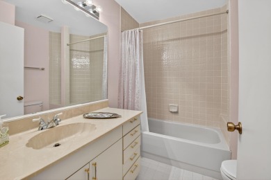 Charming Lakeview home in Aberdeen Country Club. This delightful on Aberdeen Golf and Country Club in Florida - for sale on GolfHomes.com, golf home, golf lot