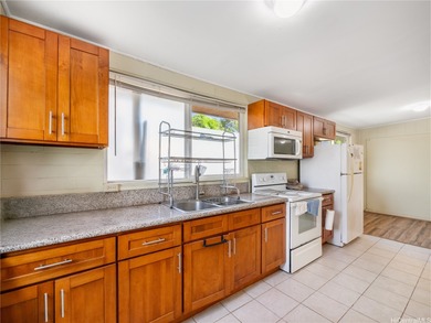 Full of opportunity! 45-245 Iole Street is a 10-unit apartment on Bayview Golf Park in Hawaii - for sale on GolfHomes.com, golf home, golf lot